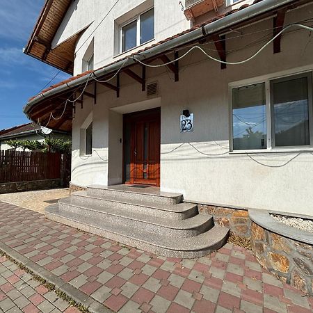 Vila Daddy Дева Екстериор снимка